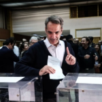 Οι εκλογές δεν θα κριθούν από την «μπακαλική» της κυβέρνησης – γιατί ο ψηφοφόρος αναζητά ποιος θα τον κυβερνήσει όχι ποιος θα τον εξαγοράσει