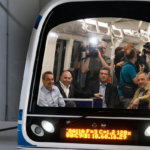 Οταν ο λαός φωνάζει «φτάνει ως εδώ», δεν αρκούν εγκαίνια μετρό, πρέπει να εγκαινιαστεί νέο ήθος πολιτικό και ο μήνας τουλάχιστον να τελειώνει μαζί με τον μισθό