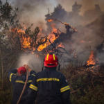 Μάχη με τις φλόγες στη Χαλκιδική – Άκυρες οι άδειες για τα ιδιωτικά Πανεπιστήμια – Νέο κύμα ζέστης στην Ευρώπη
