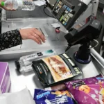 «Σταγόνα στον ωκεανό» τα κυβερνητικά μέτρα με τους 1.700 κωδικούς στα σούπερ μάρκετ