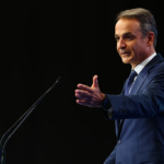 Το πουγκί των παροχών από τη ΔΕΘ και τα σκληρά προεκλογικά διλήμματα του Μητσοτάκη