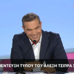 «Μου φαγες όλα τα δαχτυλίδια» καρφώνει ο Τσίπρας τον Μητσοτάκη, και από το «ελαφρολαϊκό» το γυρίζει στο βαρύ πολιτικό